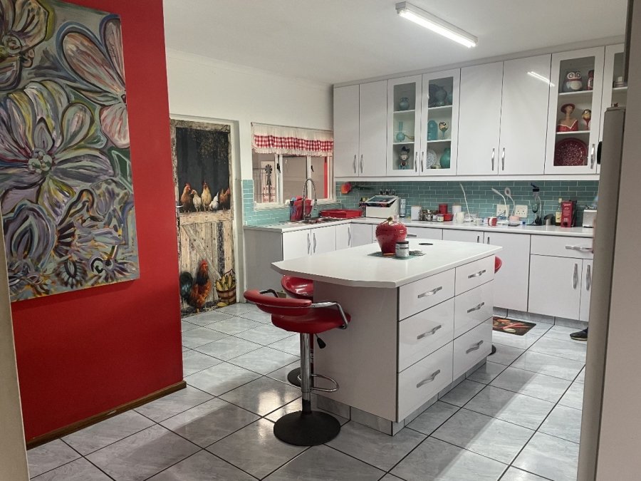 4 Bedroom Property for Sale in Loerie Park Western Cape